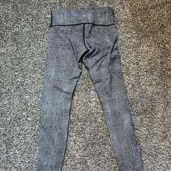 Lululemon Size 4 Leggings - Picture 4 of 4